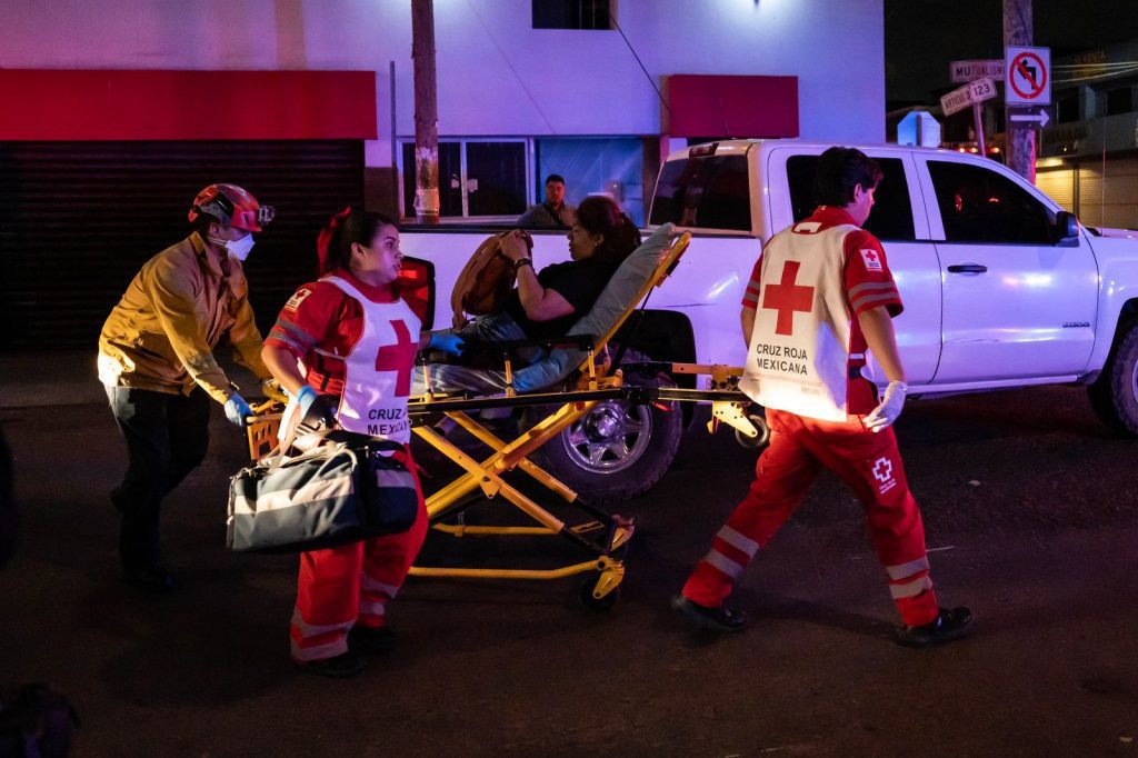 Sujeto dispara contra dos personas y huye en patín