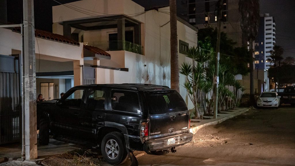 Chocan patrulla y desatan persecución en Playas de Tijuana
