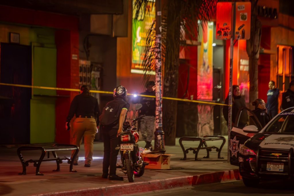 Balean a guardia de seguridad de un bar en plena calle Sexta