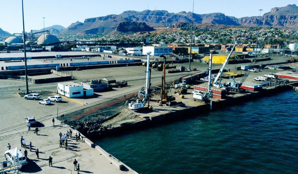 Durazo anuncia plan piloto de Ford para envío de vehículos por el Puerto de Guaymas