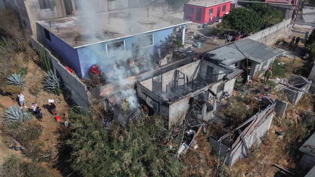 Incendio en la colonia Obrera consume una vivienda
