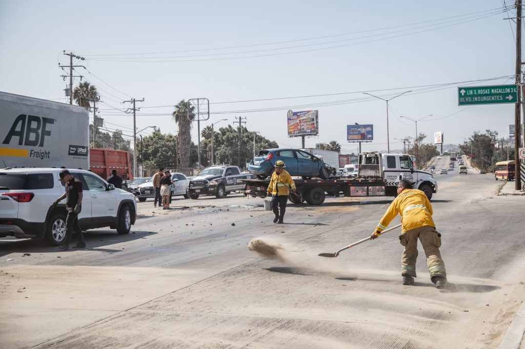 Choque múltiple en el bulevar Lázaro Cárdenas 