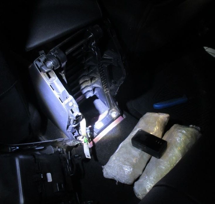 Agentes CBP detienen a joven intentando cruzar metanfetamina por la Sentri Agentes CBP detienen a joven intentando cruzar metanfetamina por la Sentri