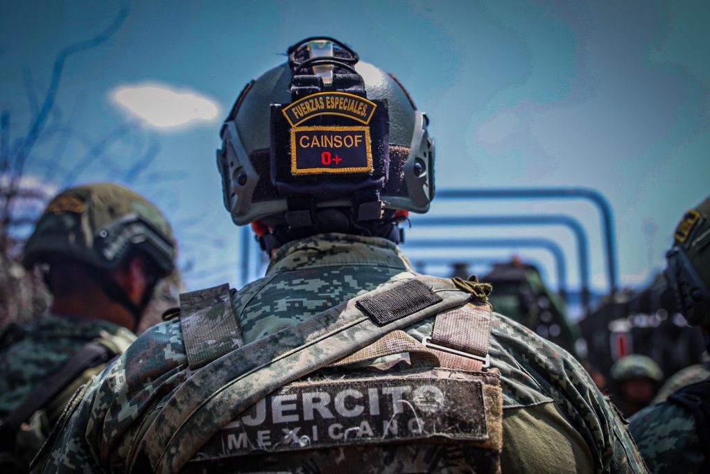 Llegan militares a Culiacán para reforzar seguridad tras captura de El Mayo