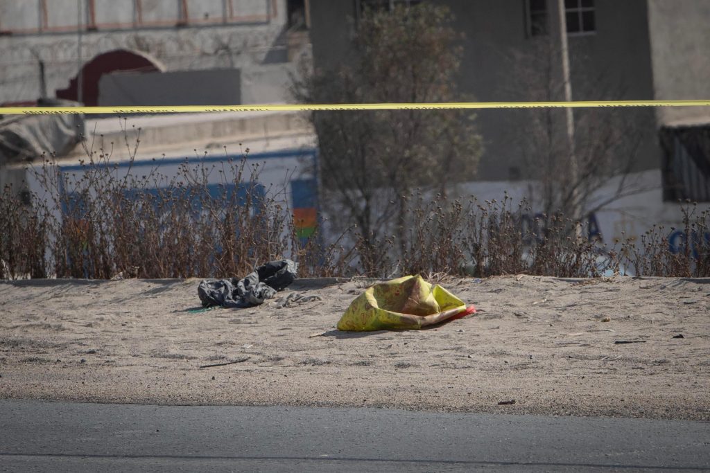 Dejan restos humanos en ambos sentidos del bulevar 2000