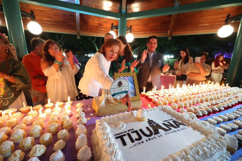 Festejan a Tijuana con las mañanitas por su 135 aniversario Festejan a Tijuana con las mañanitas por su 135 aniversario