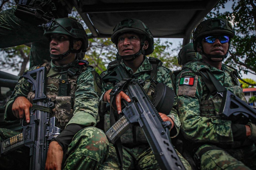 Llegan militares a Culiacán para reforzar seguridad tras captura de El Mayo