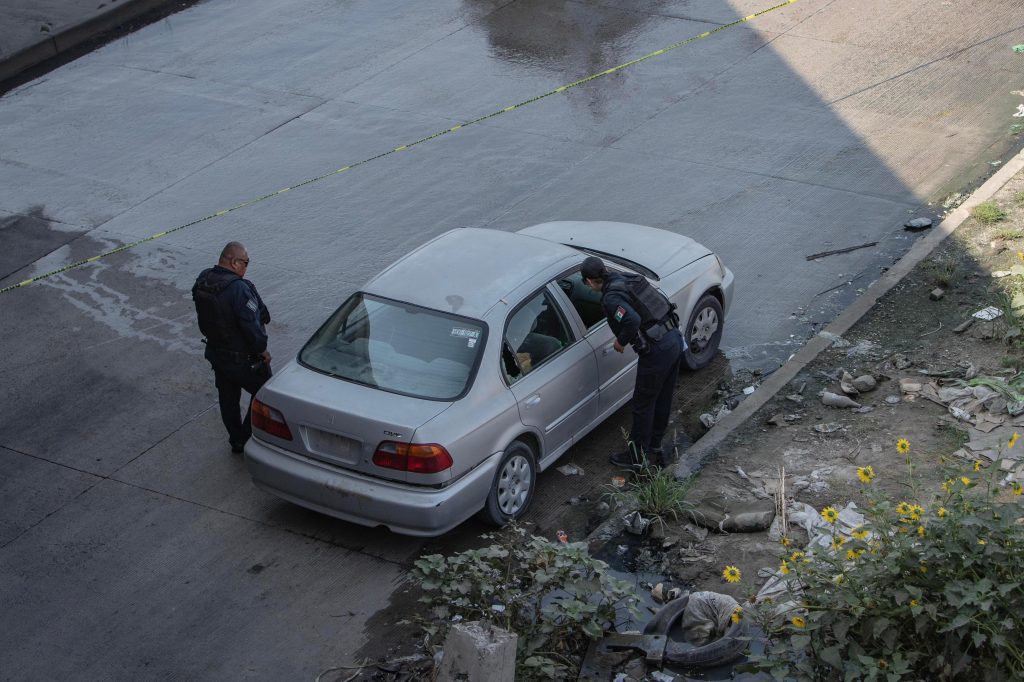 Dejan restos humanos en ambos sentidos del bulevar 2000