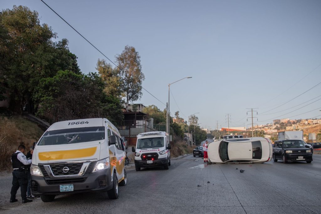 Cientos de usuarios del Aeropuerto de Tijuana varados tras falla informática