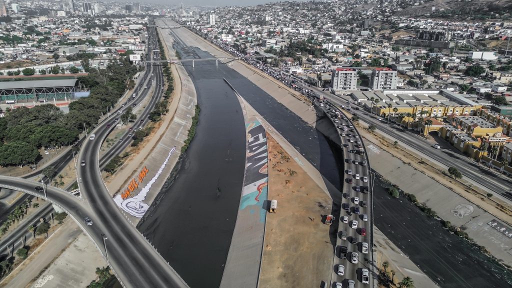 Caos en garitas por falla informática