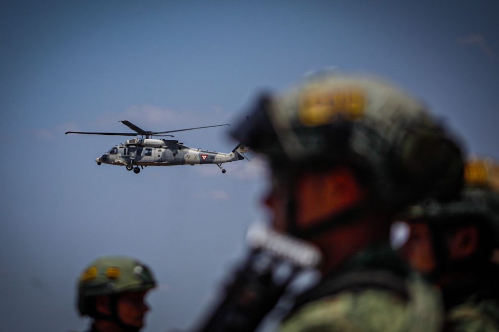 Llegan militares a Culiacán para reforzar seguridad tras captura de El Mayo