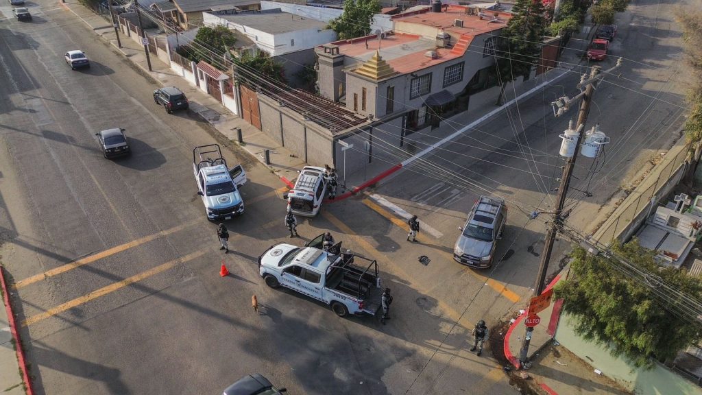 Persecución de un pollero termina en choque