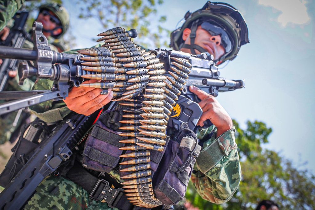 Llegan militares a Culiacán para reforzar seguridad tras captura de El Mayo