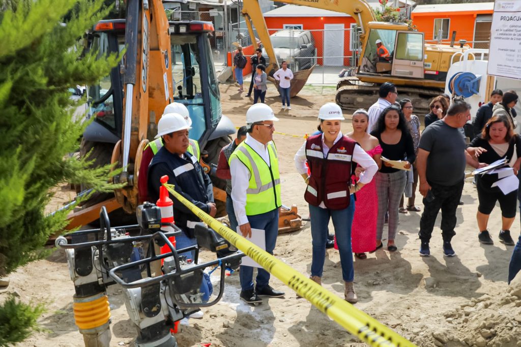 Gobernadora Marina del Pilar supervisa avance de obra para llevar agua potable en colonia El Monte