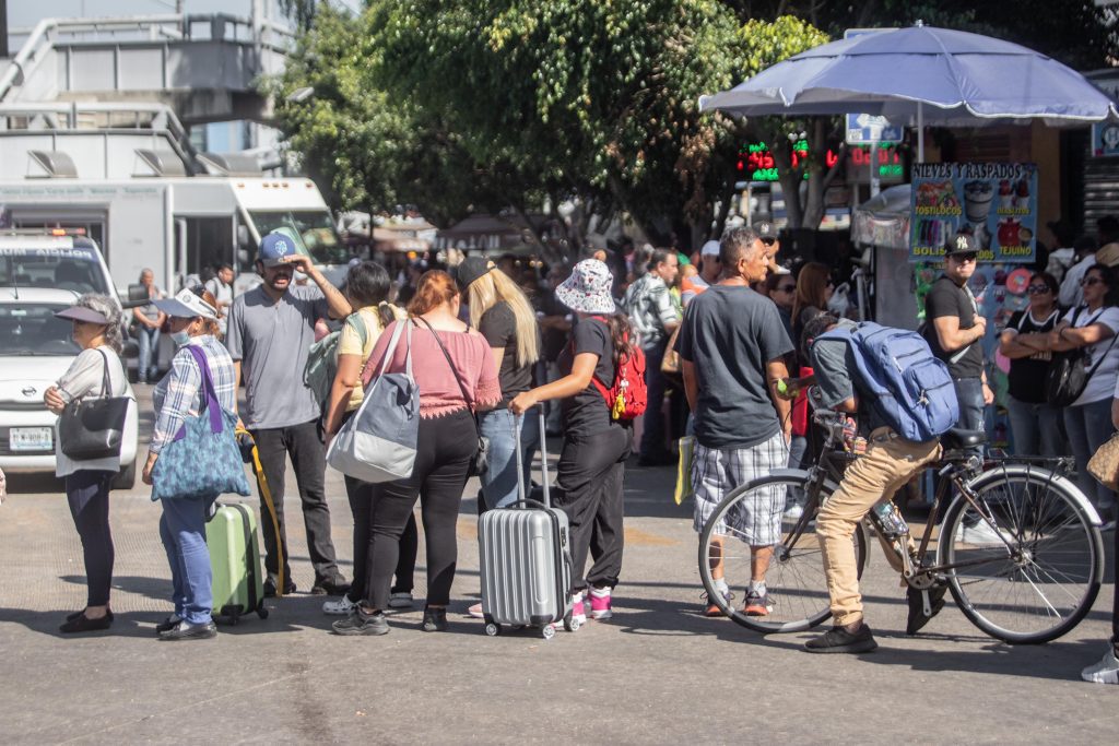 Caos en garitas por falla informática