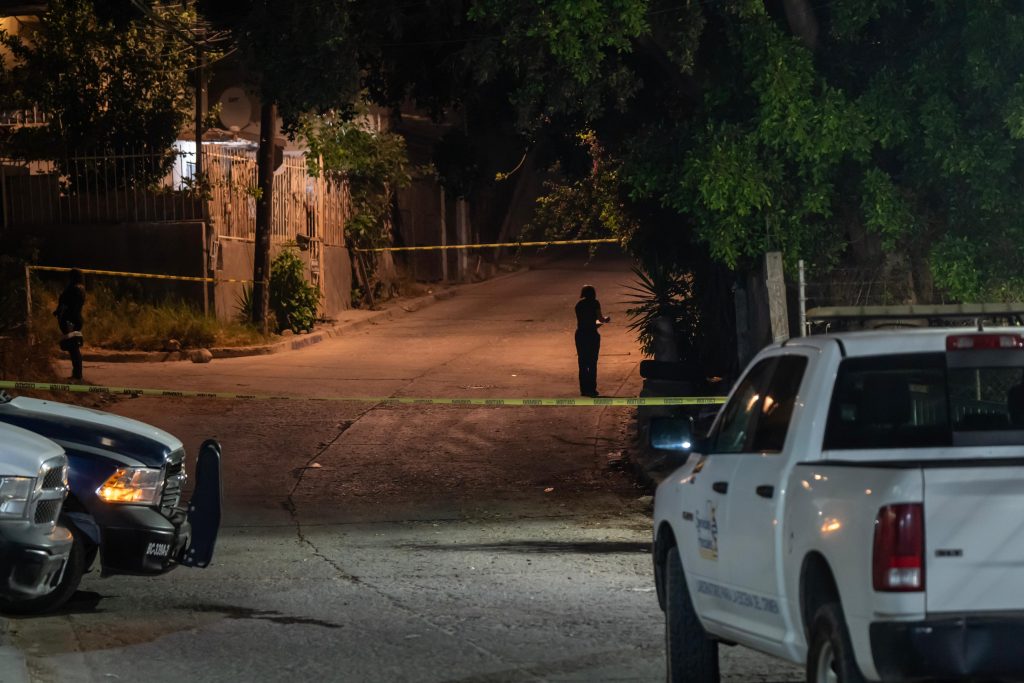 Padre e hija son atacados a balazos en Los Pinos