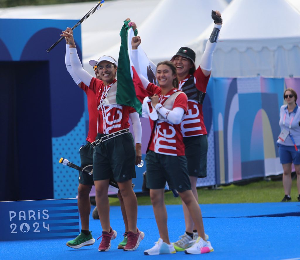 México obtiene primera medalla olímpica en prueba de equipos de tiro con arco