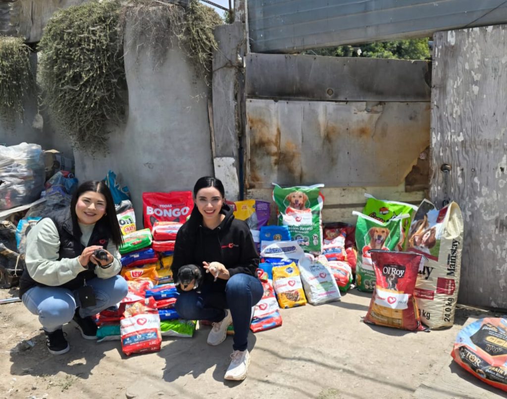 Caliente Ayuda visita a mascotas en abandono