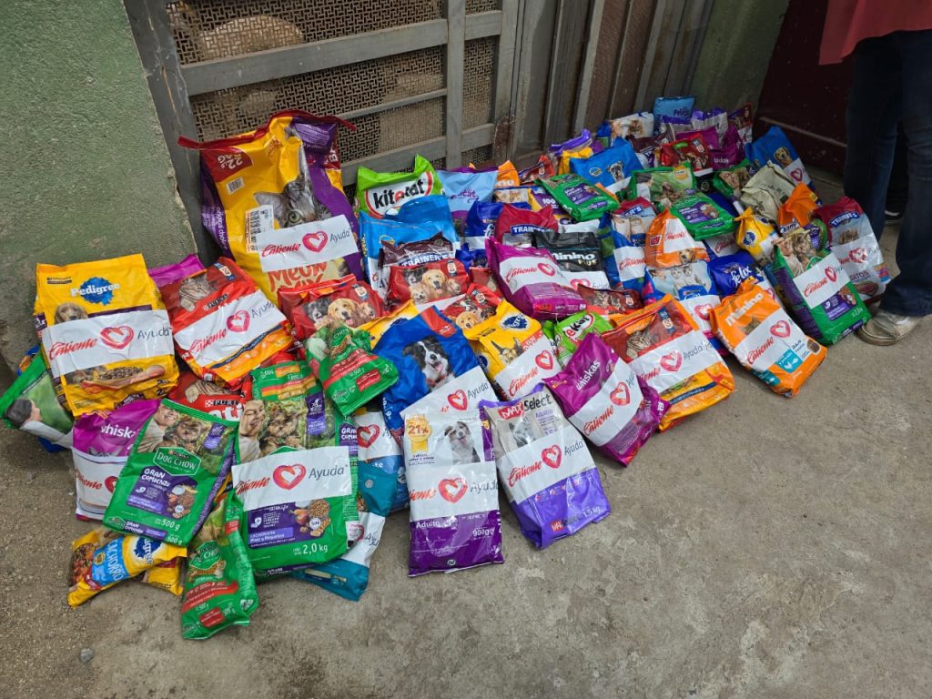 Caliente Ayuda visita a mascotas en abandono