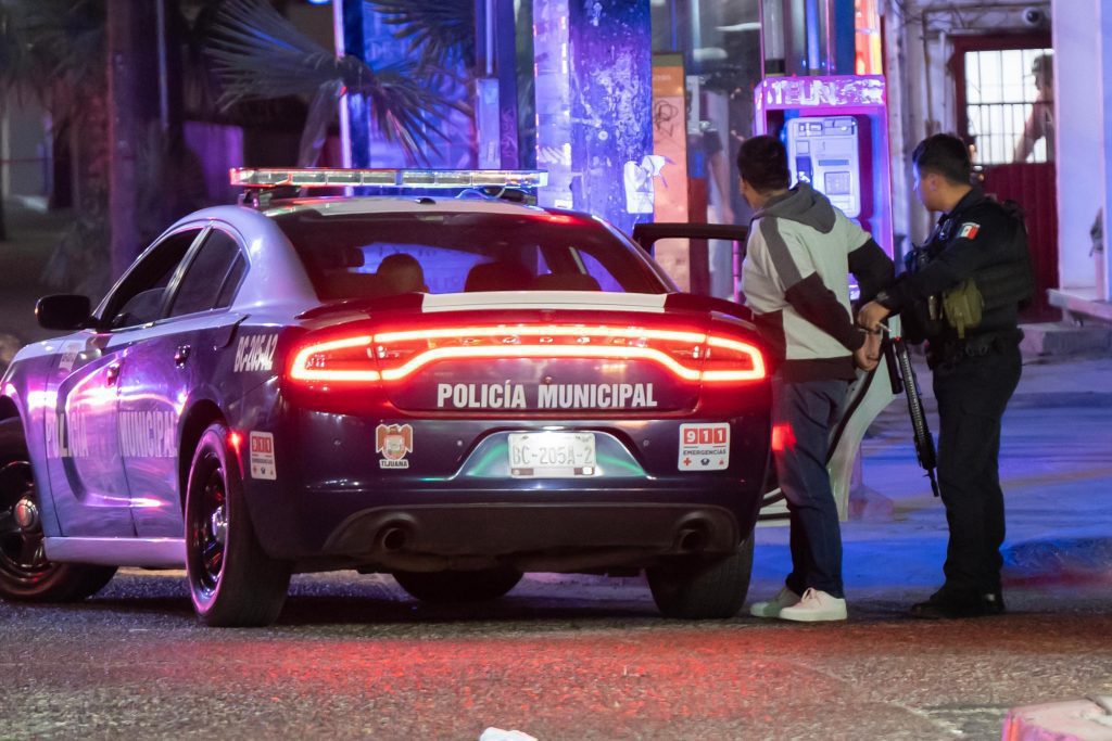 Balacera termina a metros de donde velaban a jefe de la policía; hay un muerto
