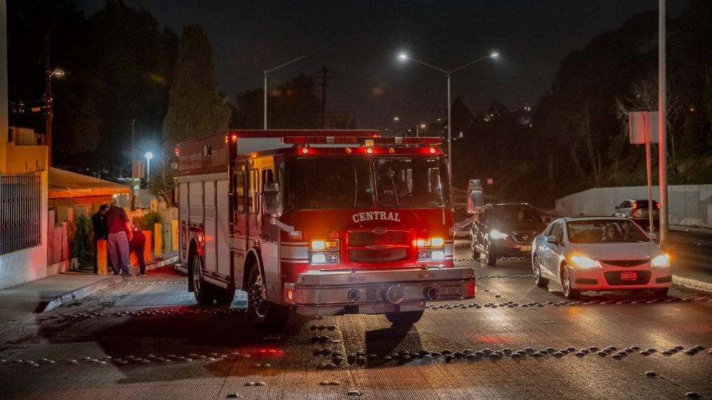 Automovilista vuelca en la avenida Prolongación Paseo de los Héroes
