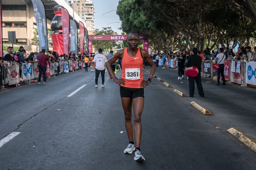 Cientos de corredores participan en el Medio Maratón Internacional de Tijuana
