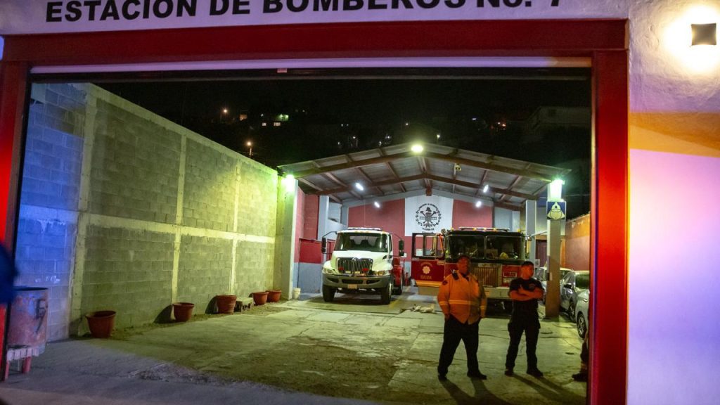 Atacan a balazos a un hombre y lo llevan a estación de Bomberos