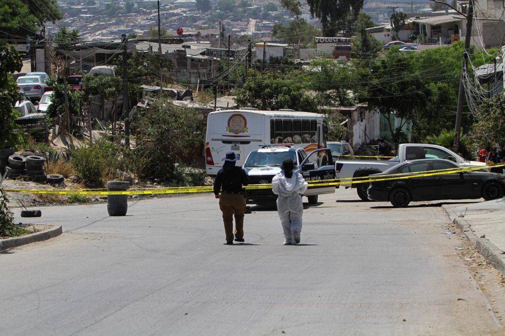 Tras persecución, joven es asesinado en el patio de su casa