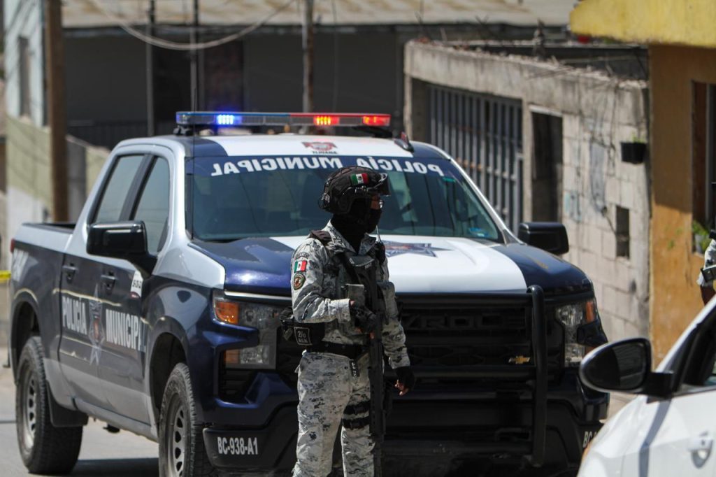 Tras persecución, joven es asesinado en el patio de su casa
