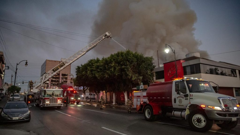 Colapsan departamentos en el centro tras incendio