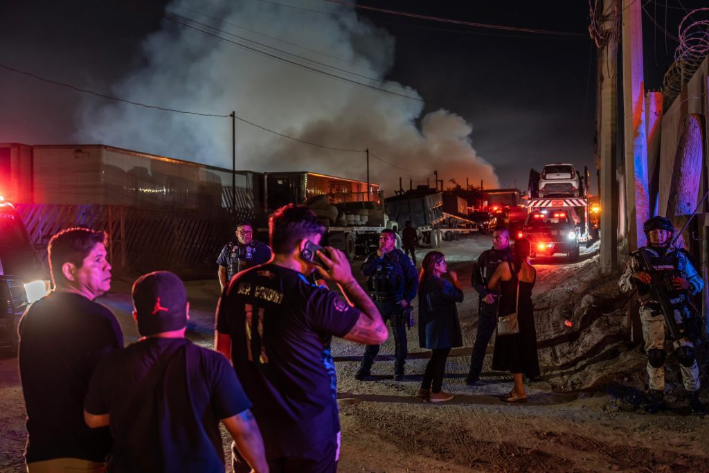 Por corto circuito se incendia taller mecánico en carretera Aeropuerto
