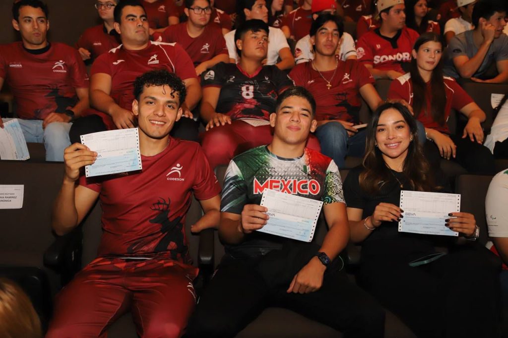 Beneficia Gobernador Durazo a 452 atletas con becas deportivas
