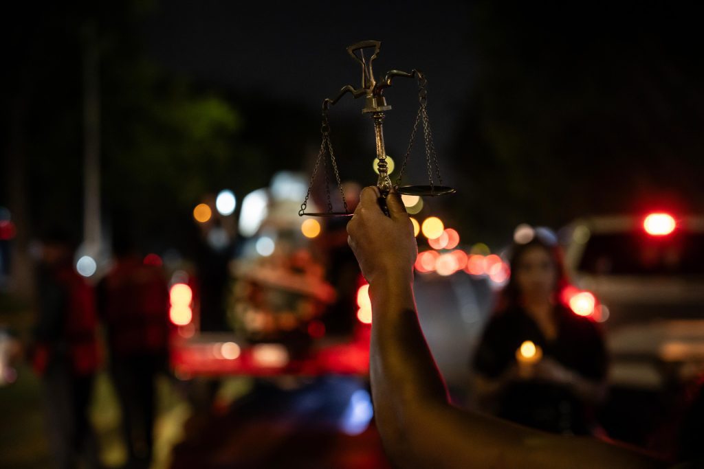 Realizan marcha fúnebre por la Reforma Judicial