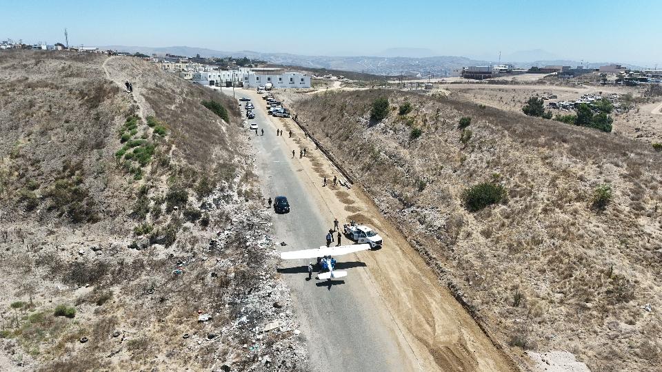 Sin afectaciones tras aterrizaje de avioneta en zona de Santa Fe: Protección Civil