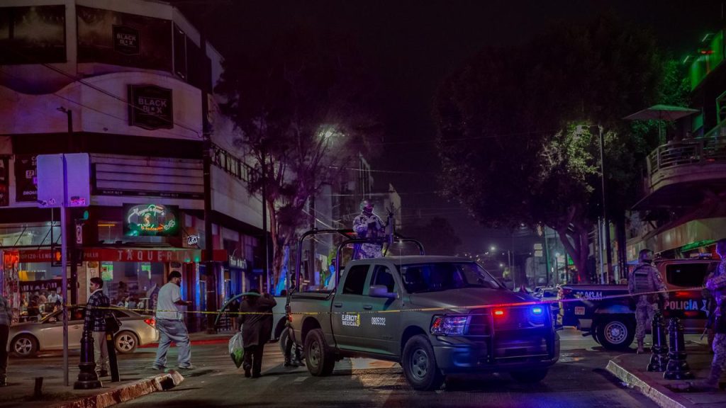 Balean a dos personas en la calle Sexta de Zona Centro Balean a dos personas en la calle Sexta de Zona Centro