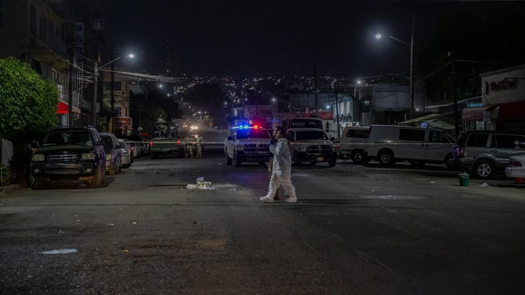 Asesinan a hombre dentro de una tienda de abarrotes