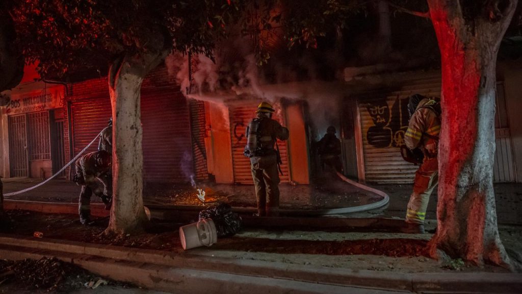 Colapsan departamentos en el centro tras incendio