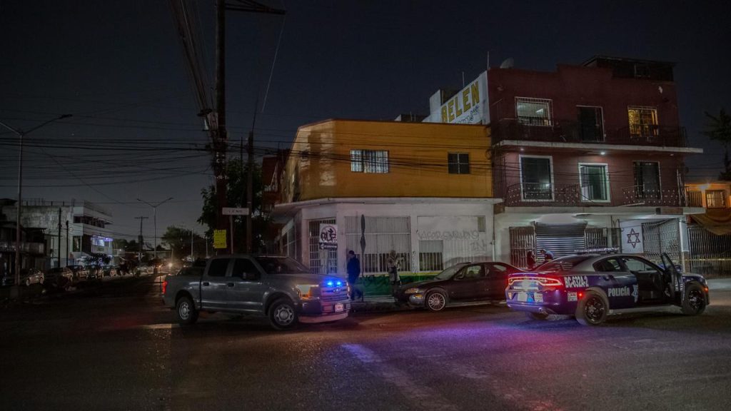 Asesinan a hombre dentro de una tienda de abarrotes