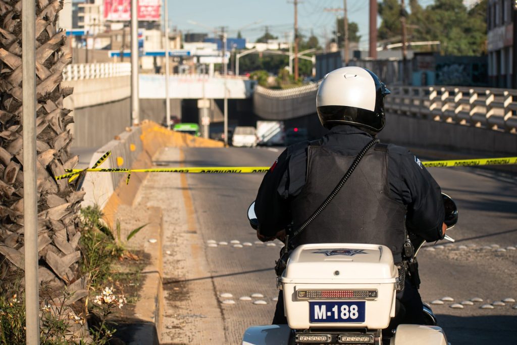 Balean a policías que remolcaban una Jeep Balean a policías que remolcaban una Jeep