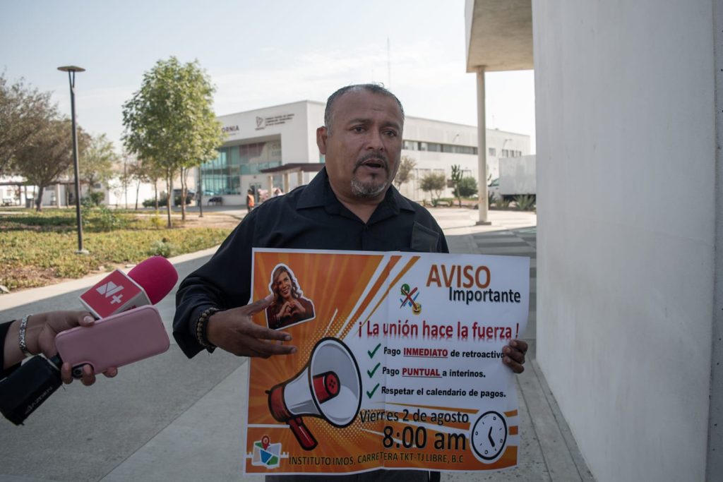 Maestros se manifiestan por falta de pagos retroactivos