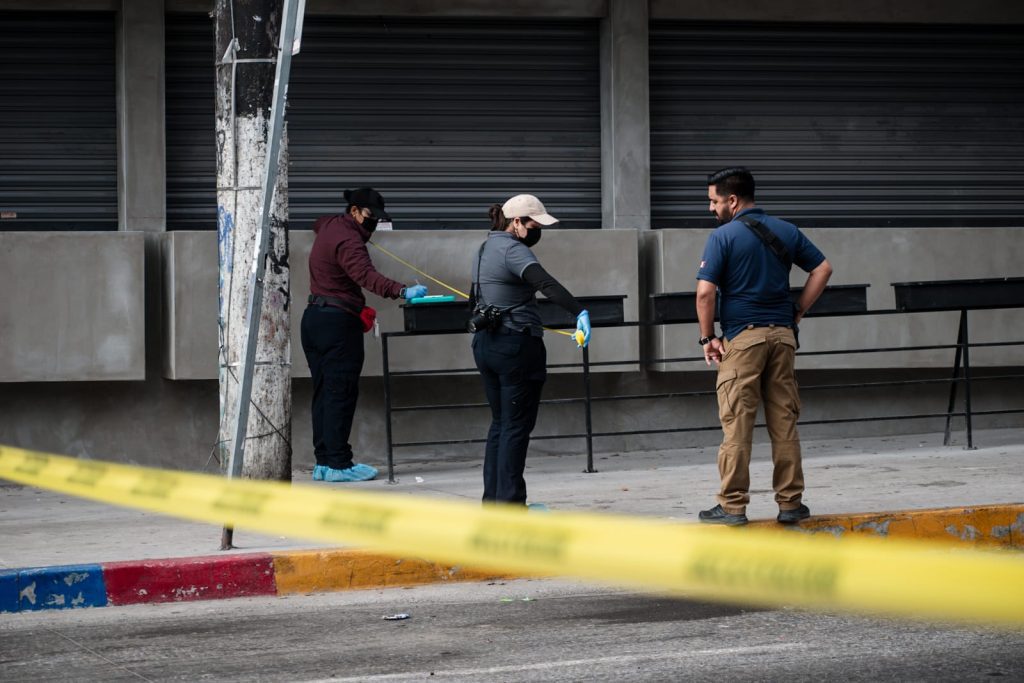 Dejan restos de una mujer y un hombre en un auto en El Soler