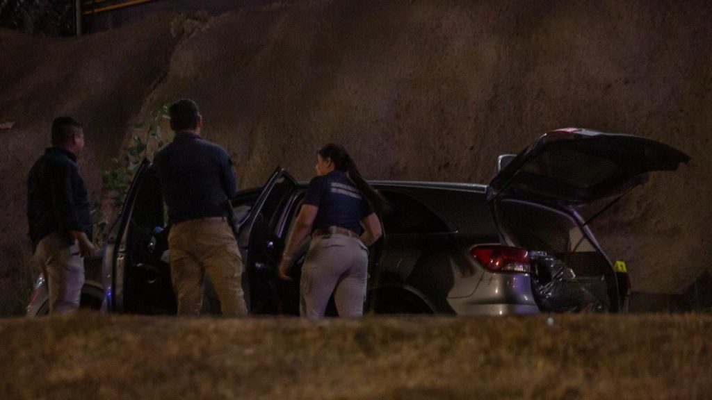 Dejan restos de una mujer y un hombre en un auto en El Soler