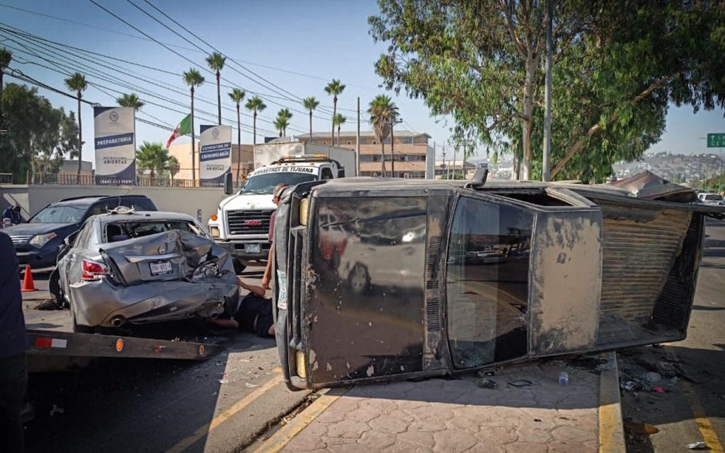 Aparatoso accidente vehicular tras riña entre conductores