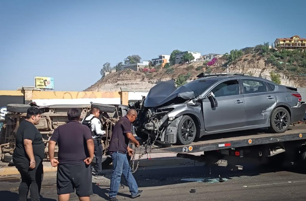 Aparatoso accidente vehicular tras riña entre conductores