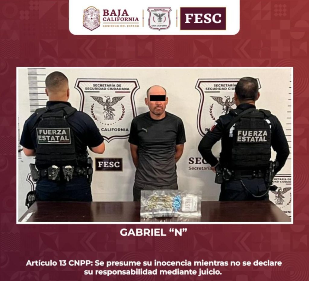 Tras operativo de la FESC en Tecate aseguran poncha llantas, bidones con gasolina, armas y droga