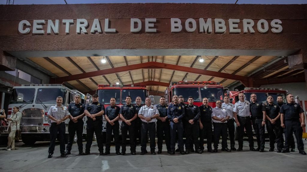 Celebran bomberos 102 años en Tijuana