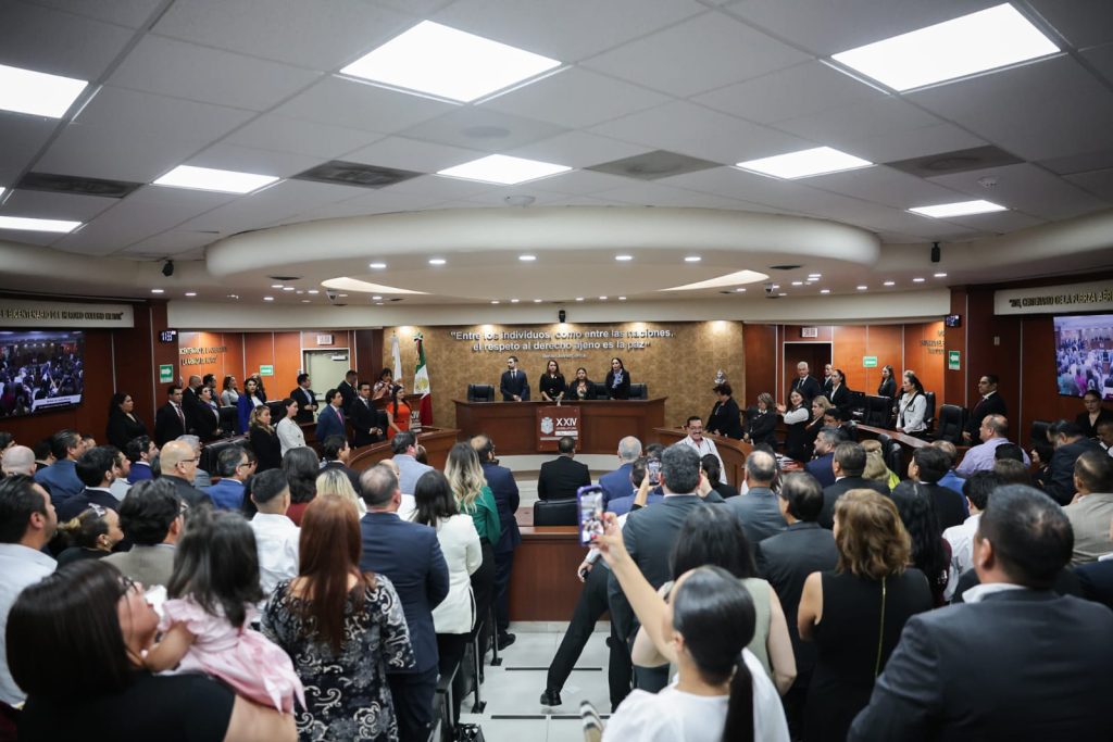 Entra en funciones nueva legislatura, la primera con mayoría de diputadas