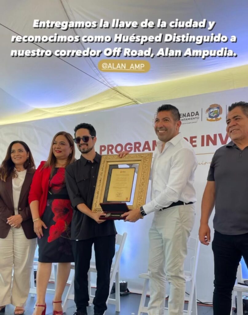 Otorgan distinción de huésped Distinguido de Ensenada al piloto Alan Ampudia