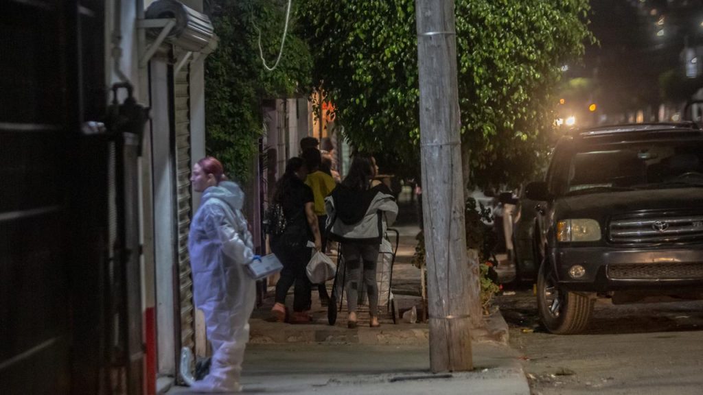 Asesinan a hombre dentro de una tienda de abarrotes