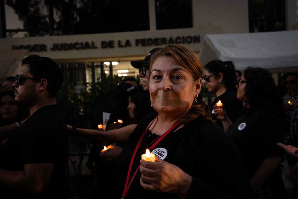 Realizan marcha fúnebre por la Reforma Judicial